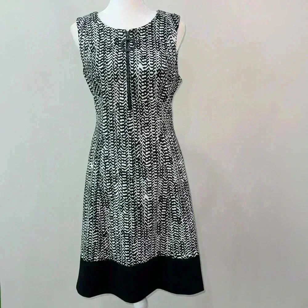 WOMEN'S SLEEVELESS ZIP FRONT FIT & FLARE DRESS IN BLACK & IVORY NWOT